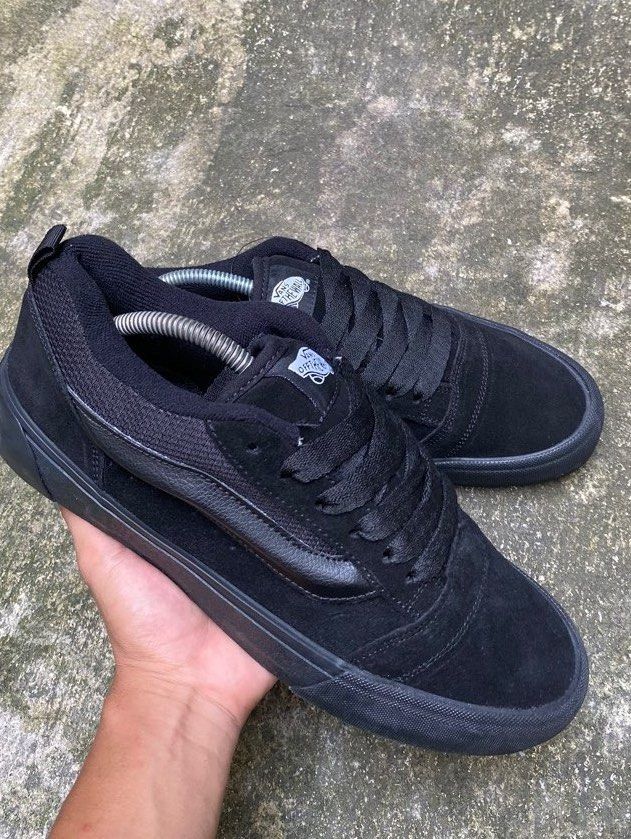 vans old skool size 42, Fesyen Pria, Sepatu Sneakers di Carousell