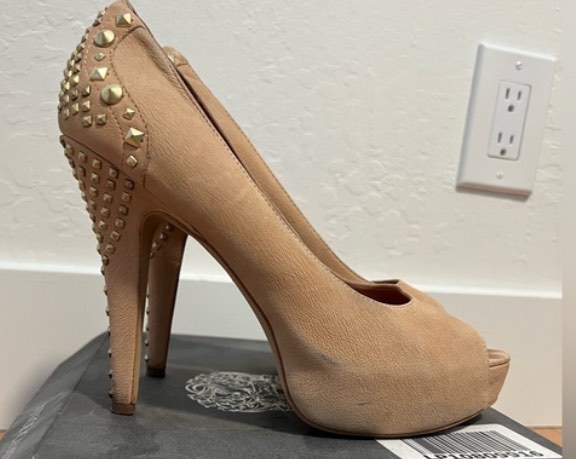 Vince camuto nude gold heels