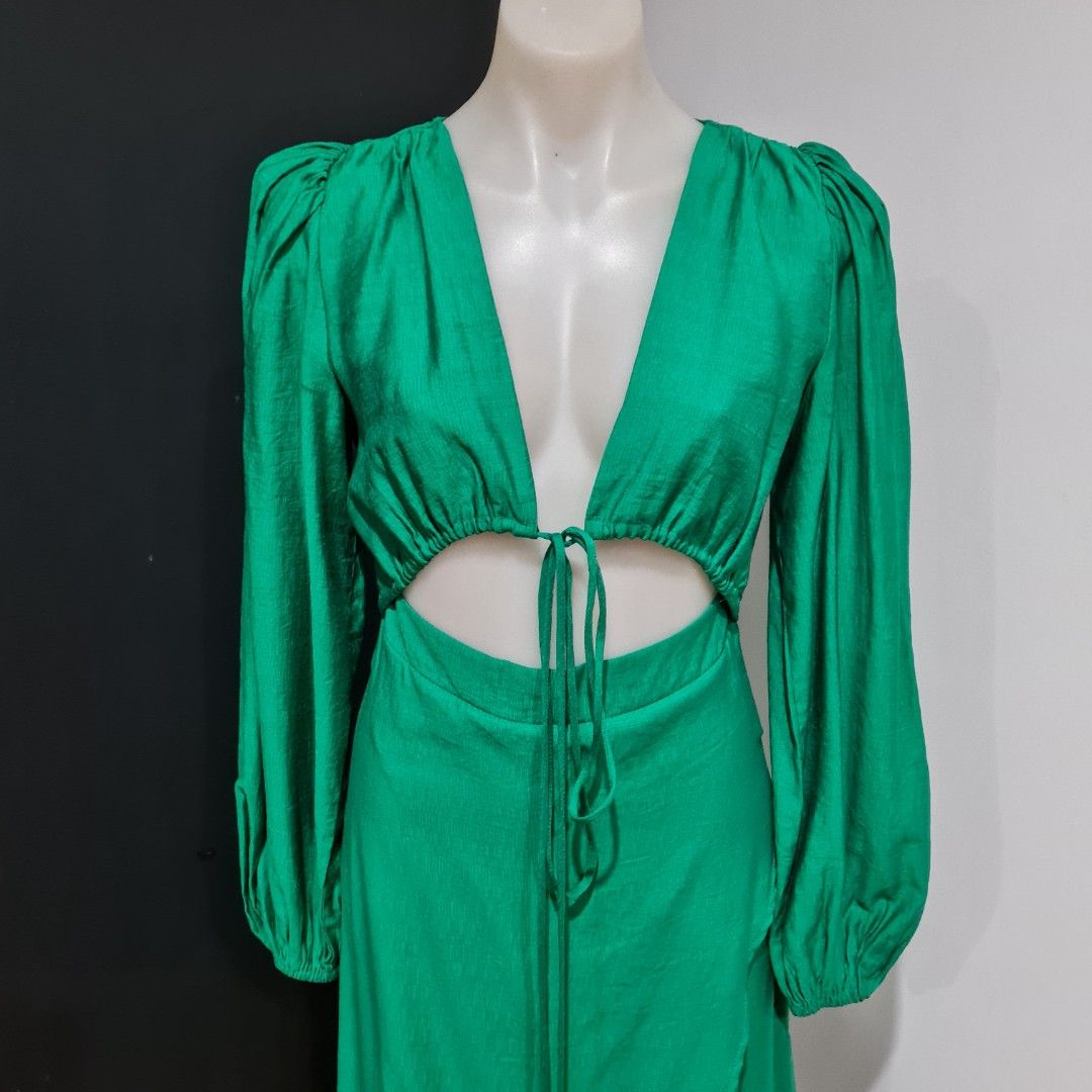 Women's size 8 'SHOWPO' Gorgeous emerald green Demieh midi cut out dress -  BNWT, Women's Fashion, Clothes on Carousell