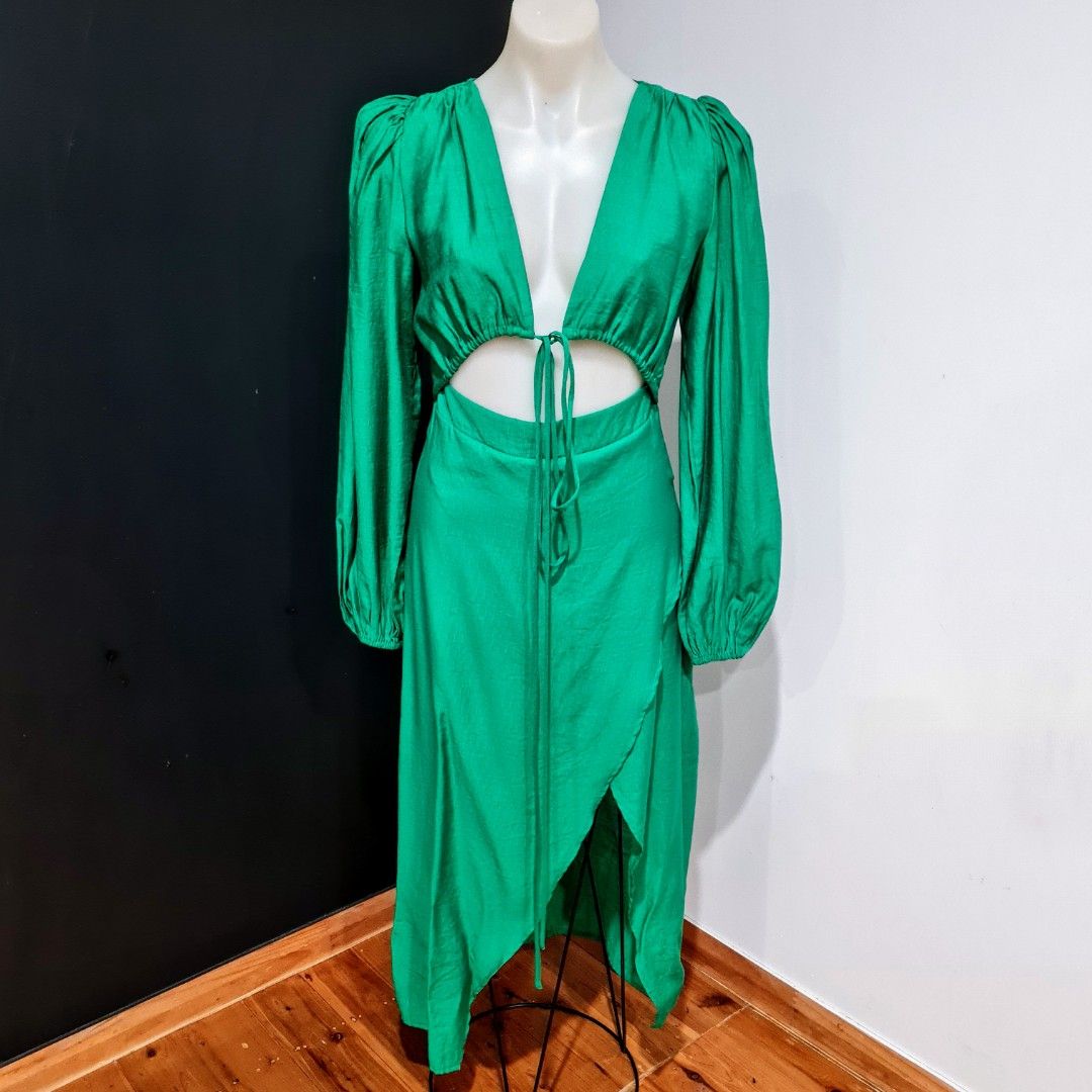 Women's size 8 'SHOWPO' Gorgeous emerald green Demieh midi cut out dress - BNWT, Women's Fashion, Clothes on Carousell Women's size 8 'SHOWPO' Gorgeous emerald green Demieh midi cut out dress - BNWT, Women's Fashion, Clothes on Carousell