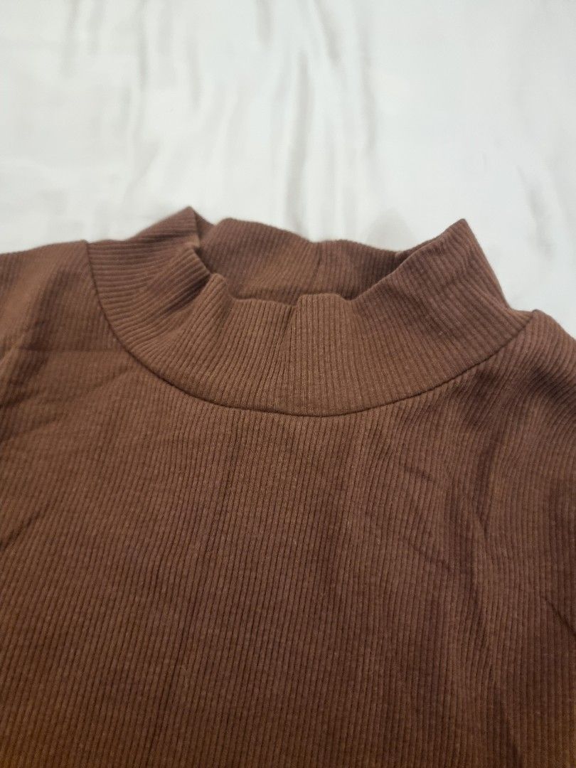 Zara Basic Top (Category: Longsleeves) located in Petaling Jaya. Submitted by mariogenie (Listing ID 1322692027, Image 2). Description: Gifted by aunt. Never wear before. Pick up or lalamove..