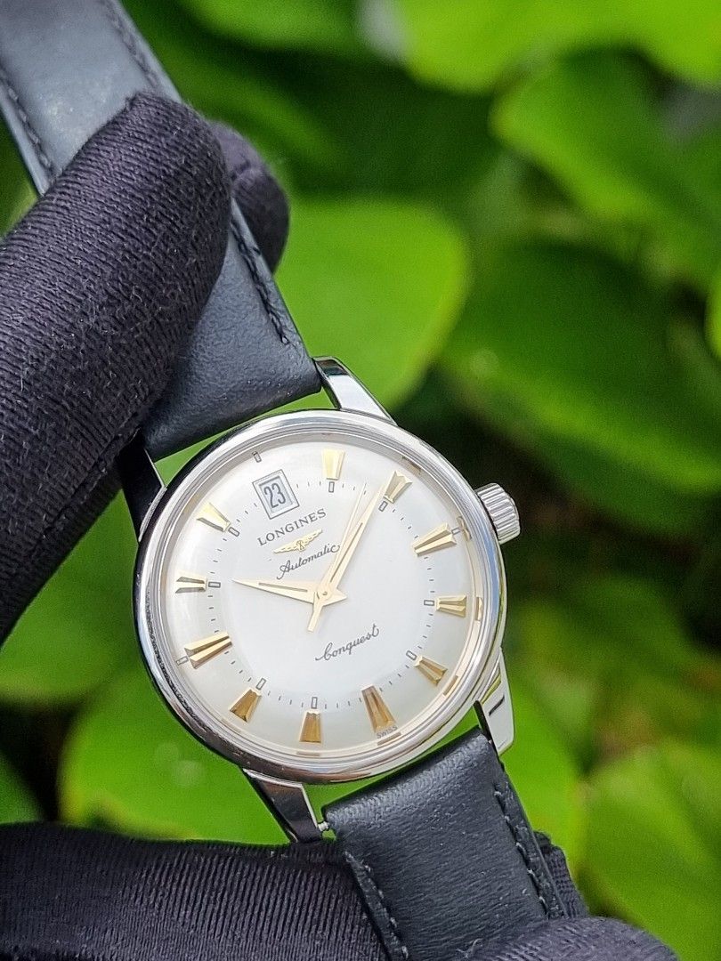 [2022] LONGINES HERITAGE CONQUEST L16114752 16114752 L1.611.4.75.2 (Category: Watches) located in Singapore. Submitted by rollieinthedeep (Listing ID 1317905506, Image 2). Description: Fire sale 🔥 cheapest in SG! Price firm ! non nego set ! priced to clear ! Welcome trade in! Will reply all enquiries! [2022] LONGINES HERITAGE CONQUEST L16114752 16114752 LIKE NEW Dated: MARCH 2022 (5 YEARS INTERNATIONAL AGENT WARRANTY TILL MARCH 2027) Dial: SILVE