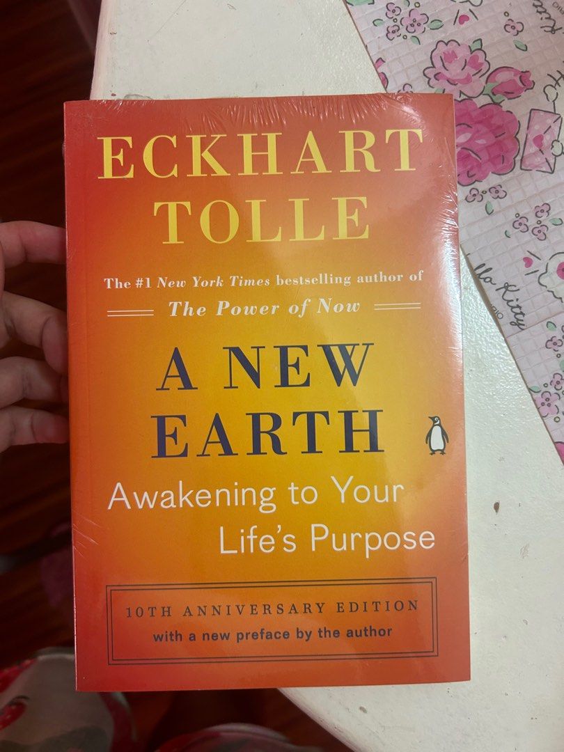 A new earth (Category: Storybooks) located in Cebu City. Submitted by geeia (Listing ID 1317932559, Image 1). Description: Bought in fully booked, still with plastic with price also.Never used.