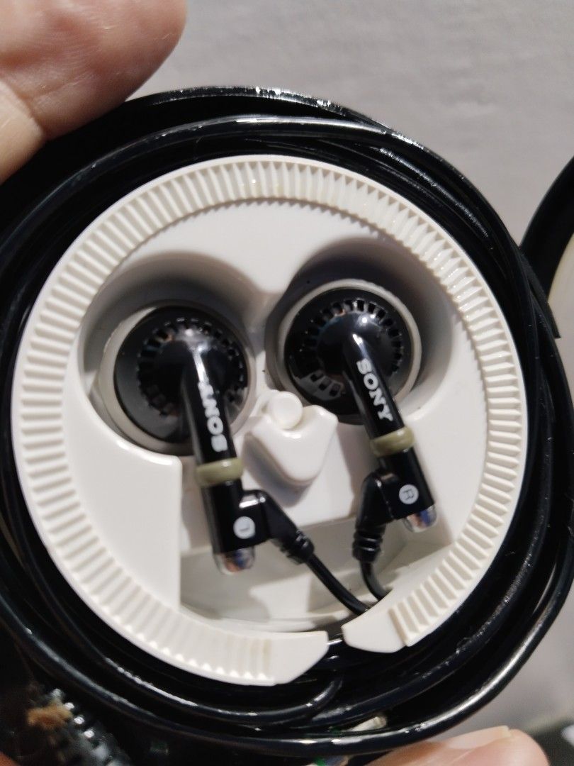 Affordable Rare Sony MDR-E444 Earphone 😍👌 (Category: Earphones) located in Malolos. Submitted by afford.japan (Listing ID 1317969415, Image 3). Description: Affordable Rare Sony MDR-E444 Earphone 😍👌.