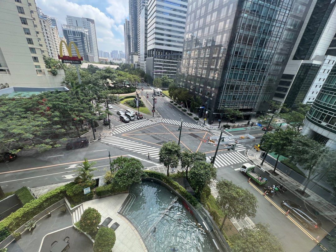 Avant at the Fort: 2BR facing Amenities (Category: Apartments & Condos) located in Manila. Submitted by call_09053601049 (Listing ID 1317895376, Image 1). Description: FOR SALE – Avant at the Fort 📍 26th Street corner 3rd Avenue, BGC, Taguig 💰 Price: ₱20,800,000 ⸻ 📌 Unit Details 🛏 2-Bedroom 📐 84 sqm 📍 26th Floor 🧭 North East Facing 🌆 Facing Amenities / City View 🏢 Corner Unit 🛋 Fully Furnished 🛁 2 Toilet & Bath 🧺 With Utility Room 🚗 