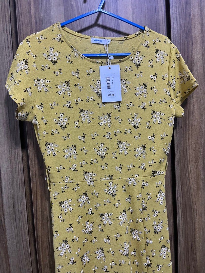 Valley girl yellow dress top