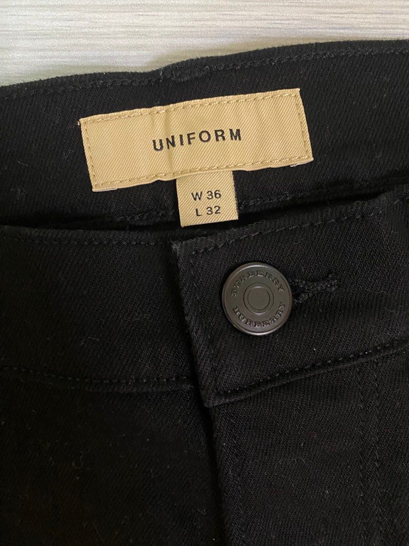 Burberry trousers （分類：服裝）位於 Hong Kong。 由 cherrycharlene 提交（商品編號 1318012894，圖片 3）。簡介： 100% authentic and new. Black in color. W 36 L 32。
