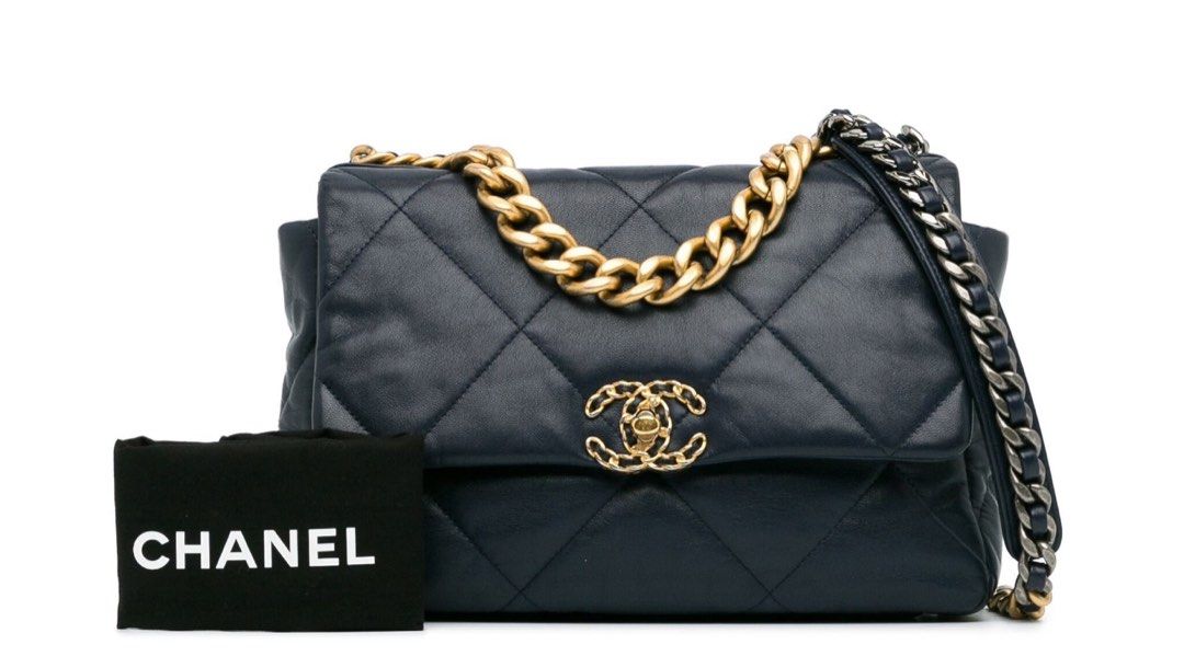 Chanel 19 Medium (Category: Luxury Bags & Wallets) located in Malabon City. Submitted by truepenguin_22c2e4 (Listing ID 1317917438, Image 1). Description: Chanel 19 Handbag, Shiny Lambskin, Gold-Tone, Silver-Tone Ruthenium-Finish Metal, Black 👍👍Slightly negotiable 📞:Call or text if interested: 09151781950 .