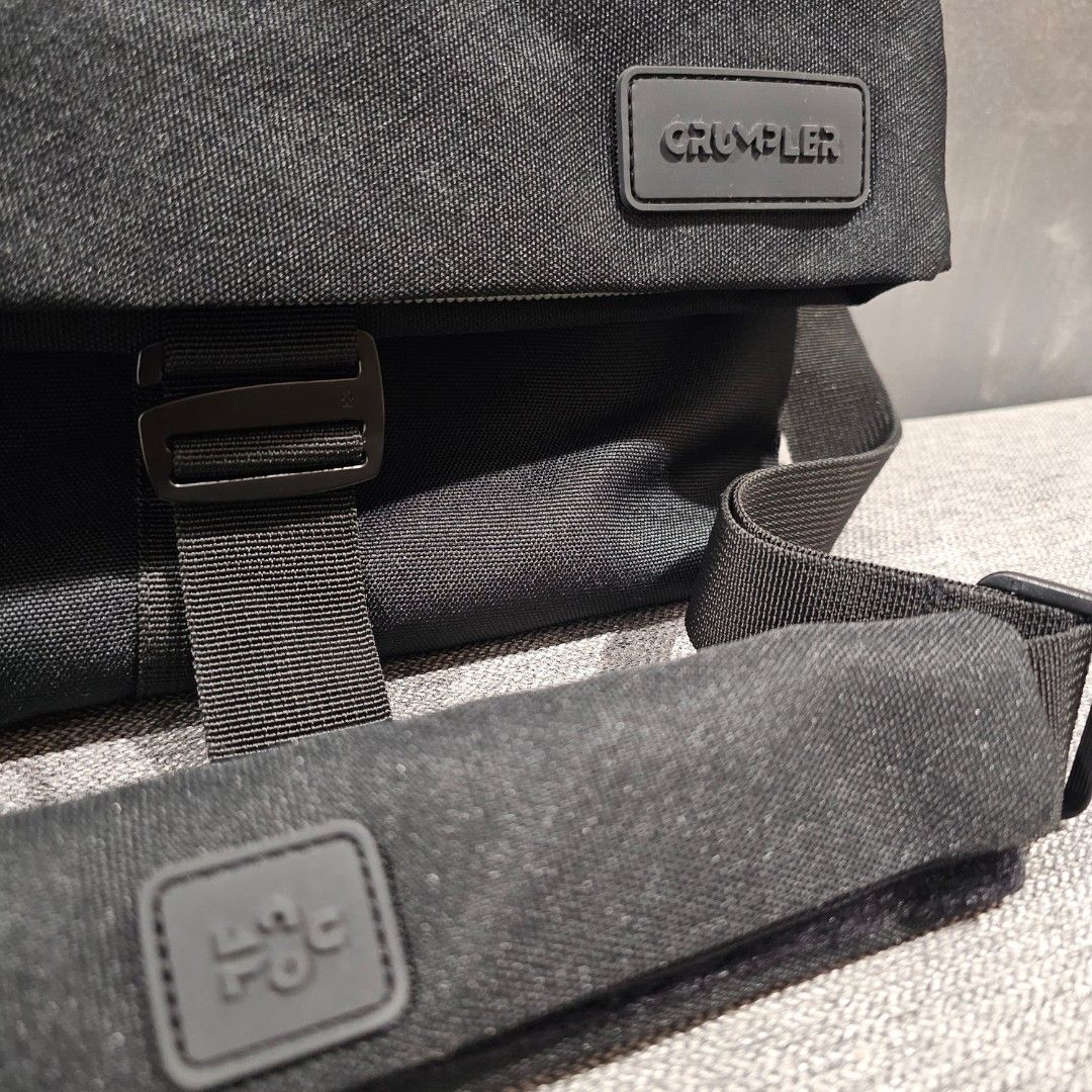 CRUMPLER Shape of Character Messenger V2 Black ORIGINAL, Men's Fashion ...