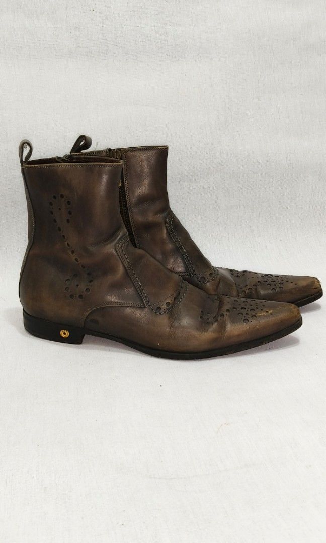 Dolce & Gabbana Men's Leather Boots (Category: Boots) located in Baguio. Submitted by PreiLoveMaria (Listing ID 1318011333, Image 1). Description: Dolce Gabbana Long Nose Side Zip Boots Medallion Shoes Sneaker Boots Original Genuine Leather Good used condition Normal signs of wear Size: 5 1/2 2nd hand/Preloved price is about 20k Rare find Kindly check the Detailed photos Shipping via J&T only No COD and COP Item is from Japan Surplus.