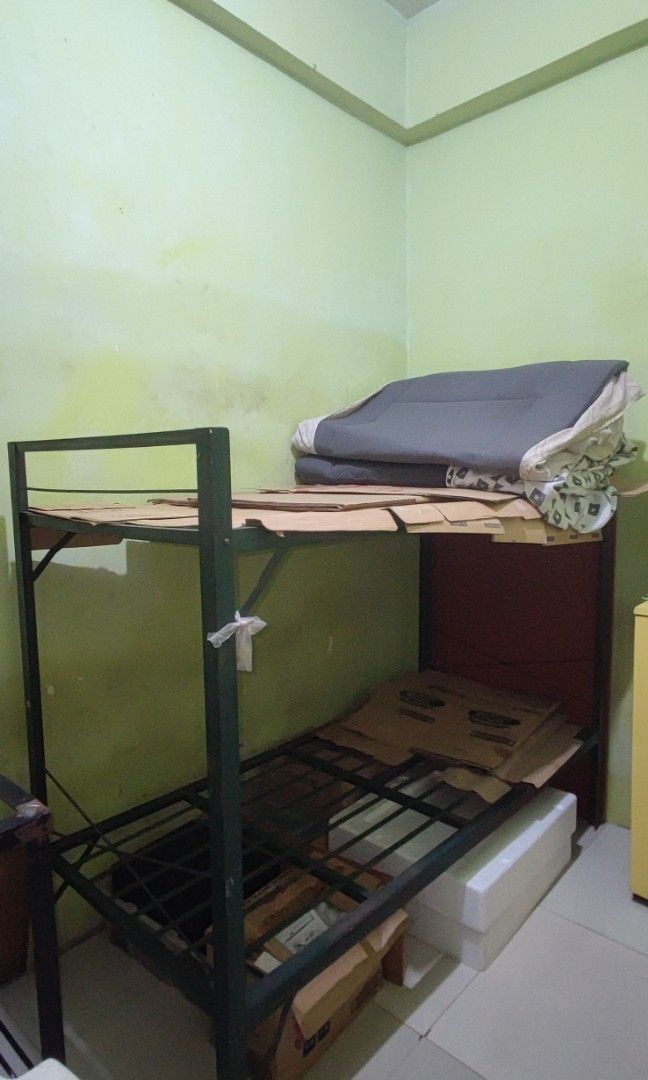 ‼️RUSH‼️LAST PIECE CUSTOM SINGLE SIZE - DOUBLE DECK METAL FRAME (Category: Bed Frames & Mattresses) located in Manila. Submitted by haggle.ph (Listing ID 1318056645, Image 2). Description: LOC: Sampaloc Manila near Arellano Legarda ✅ Negotiable pa po price ✅ Please see pics for flaws ✅ Complete parts. ✖️ NO MATTRESSES INCLUDED FLAWS: ‼️ Kailangan po linisan and repaint ‼️ Pls check pics.