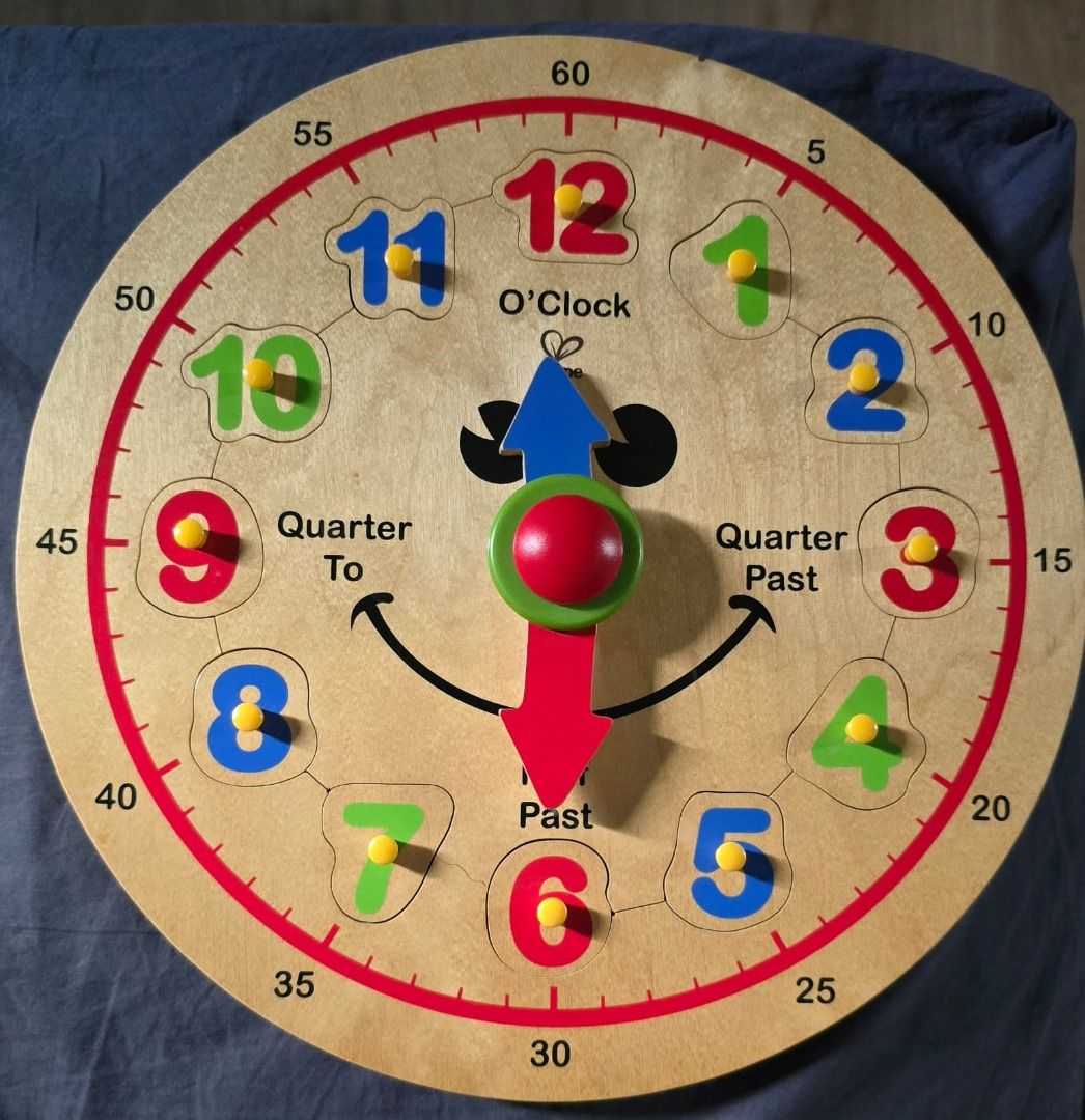 Face clock (Category: Children's Books) located in Singapore. Submitted by tryingb (Listing ID 1317980908, Image 1). Description: Children can learn about time, numbers and shapes..