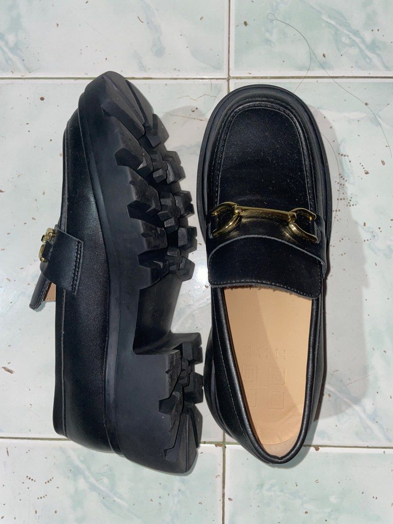 HUE MANILA LOAFERS SIZE 38 (Category: Loafers) located in Batangas. Submitted by jckdrz (Listing ID 1317967800, Image 3). Description: Rfs. Size is too small for me, fits but it’s tight. Wouldn’t let go of it otherwise. Very comfy and sturdy. .