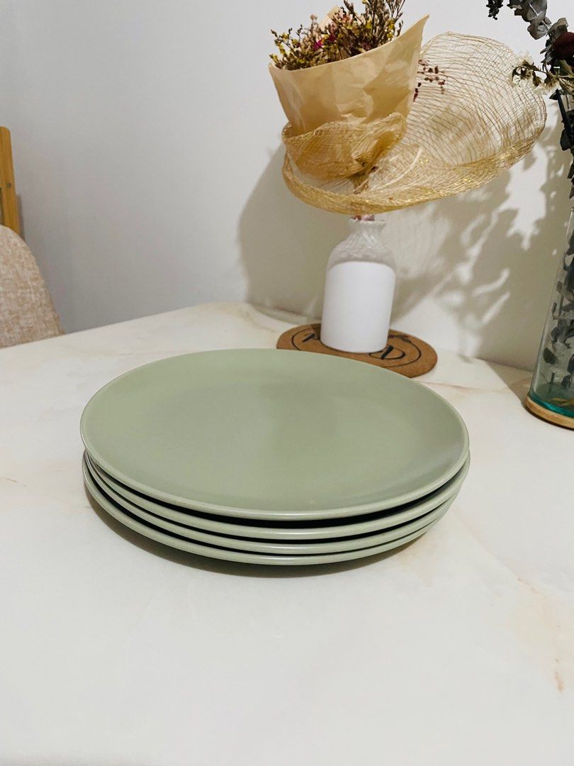 IKEA PLATE MATTE GREEN 26CM 4PCS (Category: Dinnerware & Cutlery) located in Mandaluyong City. Submitted by miss_a18 (Listing ID 1317979809, Image 1). Description: Decluttering.