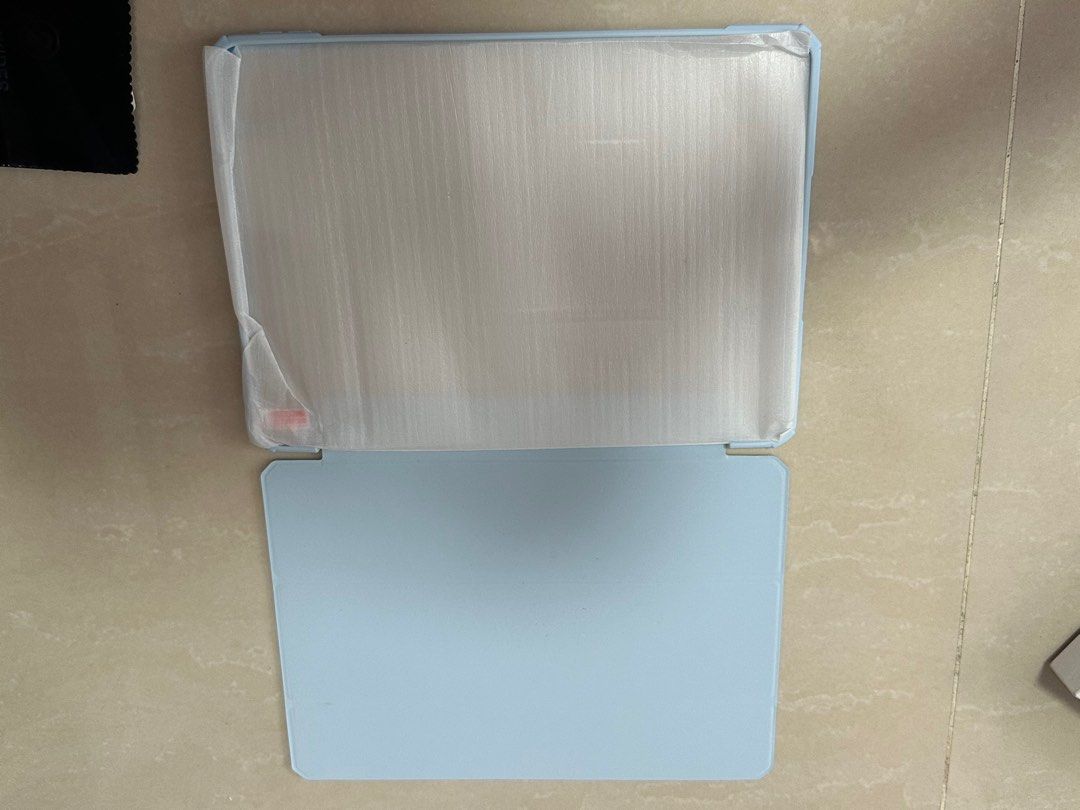 IPad Pro Casing (Category: Other Mobile & Gadget Accessories) located in Singapore. Submitted by reynodlam (Listing ID 1317892208, Image 3). Description: Brand new unused - Free 1 screen protector .