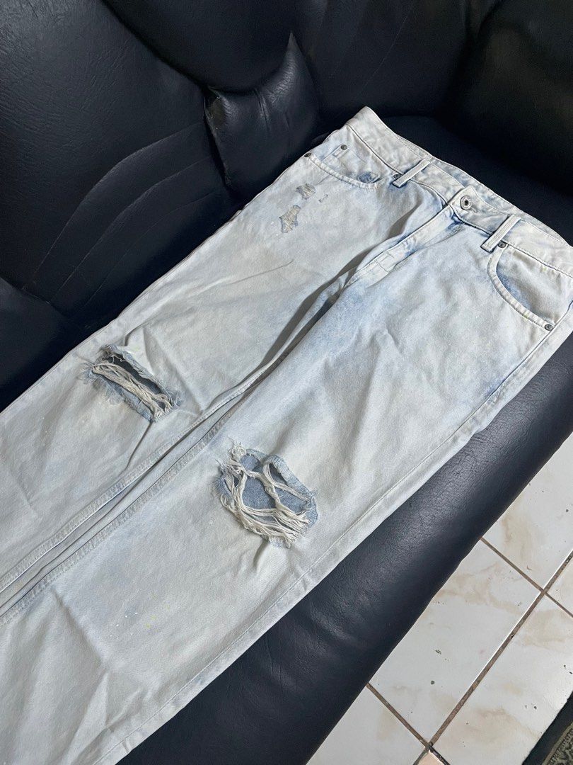 Jack n Jones x Eric Tapered Jeans (Category: Jeans) located in Cavite. Submitted by dailyfitzph (Listing ID 1317918237, Image 3). Description: Jack n Jones Light Ripped Jean (Eric Tapered Fit) - 35x39 (Medium to Large Fit) - Excellent Condition - Authentic/Legit.