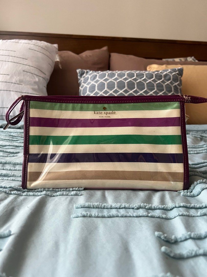 Kate Spade Cosmetic Case (Category: Luxury Bags & Wallets) located in Pasig City. Submitted by myclosetdetox.ph (Listing ID 1317926593, Image 2). Description: .