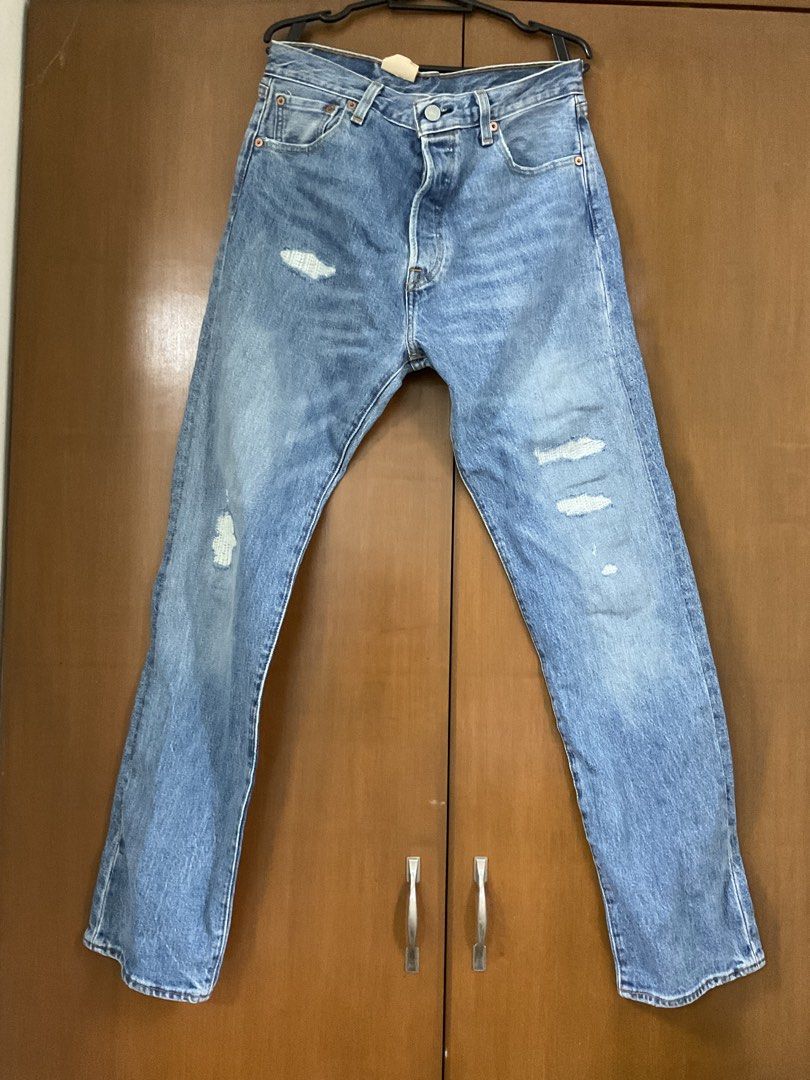 Levis 501 Denim Pants '93 Straight (Category: Jeans) located in Pasig City. Submitted by niniky.a (Listing ID 1317968442, Image 2). Description: w32 x l32.