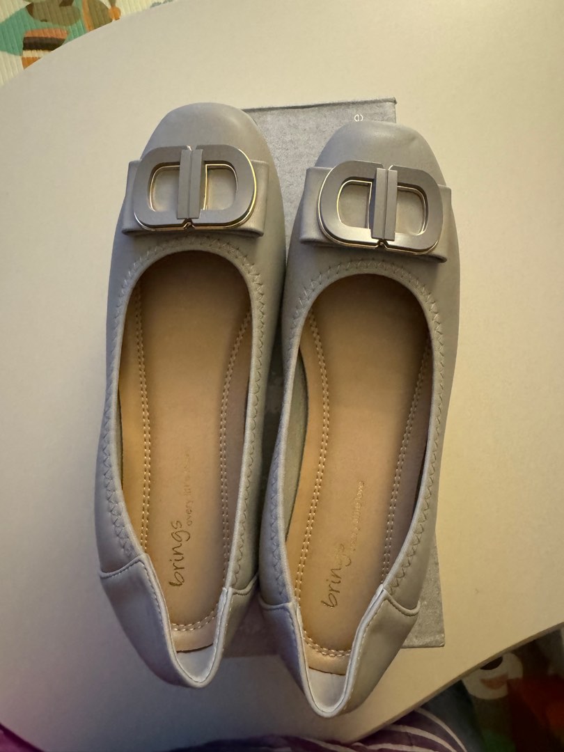 Light grey flat shoes