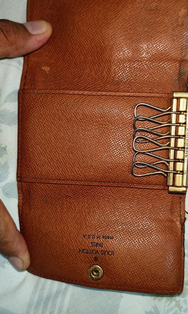 Louis Vuitton Monogram 6 Key Case (Category: Luxury Bags & Wallets) located in Romblon. Submitted by migustyles (Listing ID 1317981366, Image 3). Description: Louis Vuitton Monogram 6 Key Case made in USA coded vintage in good condition.