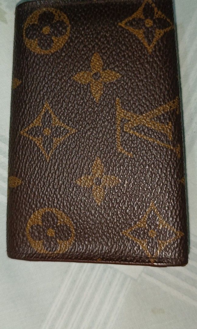 Louis Vuitton Monogram 6 Key Case (Category: Luxury Bags & Wallets) located in Romblon. Submitted by migustyles (Listing ID 1317981366, Image 2). Description: Louis Vuitton Monogram 6 Key Case made in USA coded vintage in good condition.