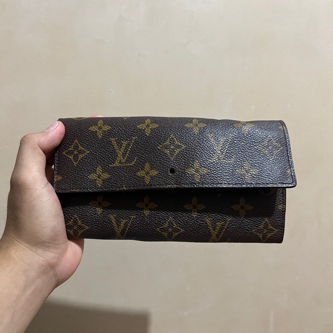Louis Vuitton Monogram Wallet (Category: Luxury Bags & Wallets) located in Bauang. Submitted by ivaniboy (Listing ID 1317961442, Image 1). Description: LV wallet in good condition signs of usage missing lock button 599 only.