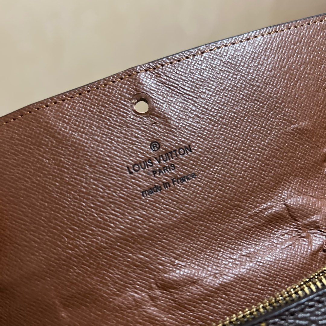 Louis Vuitton Monogram Wallet (Category: Luxury Bags & Wallets) located in Bauang. Submitted by ivaniboy (Listing ID 1317961442, Image 2). Description: LV wallet in good condition signs of usage missing lock button 599 only.