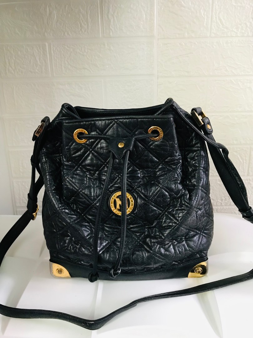 Metro city bucket bag Women s Fashion Bags Wallets Cross body Bags on Carousell
