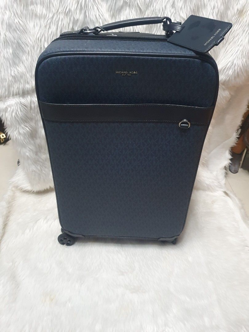 Michael Kors hand carry bag Authentic (Category: Luxury Bags & Wallets) located in Malolos. Submitted by yamaguchionline (Listing ID 1311483791, Image 1). Description: Bought in Japan guaranteed authentic money back if proven fake.very nice in actual.please respect my ads.