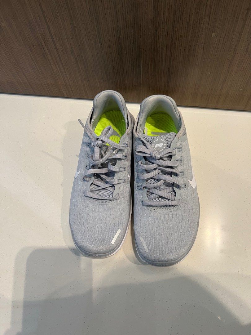 Nike Free RN woman in wolf grey