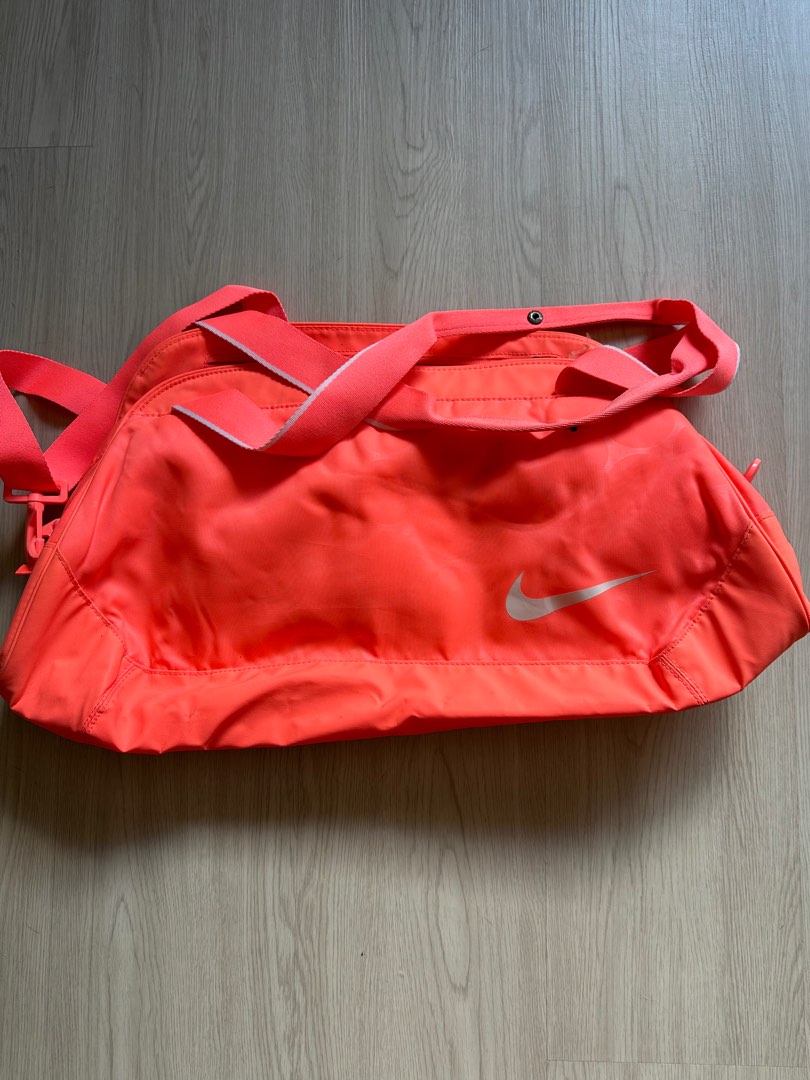 hot pink nike duffle bag
