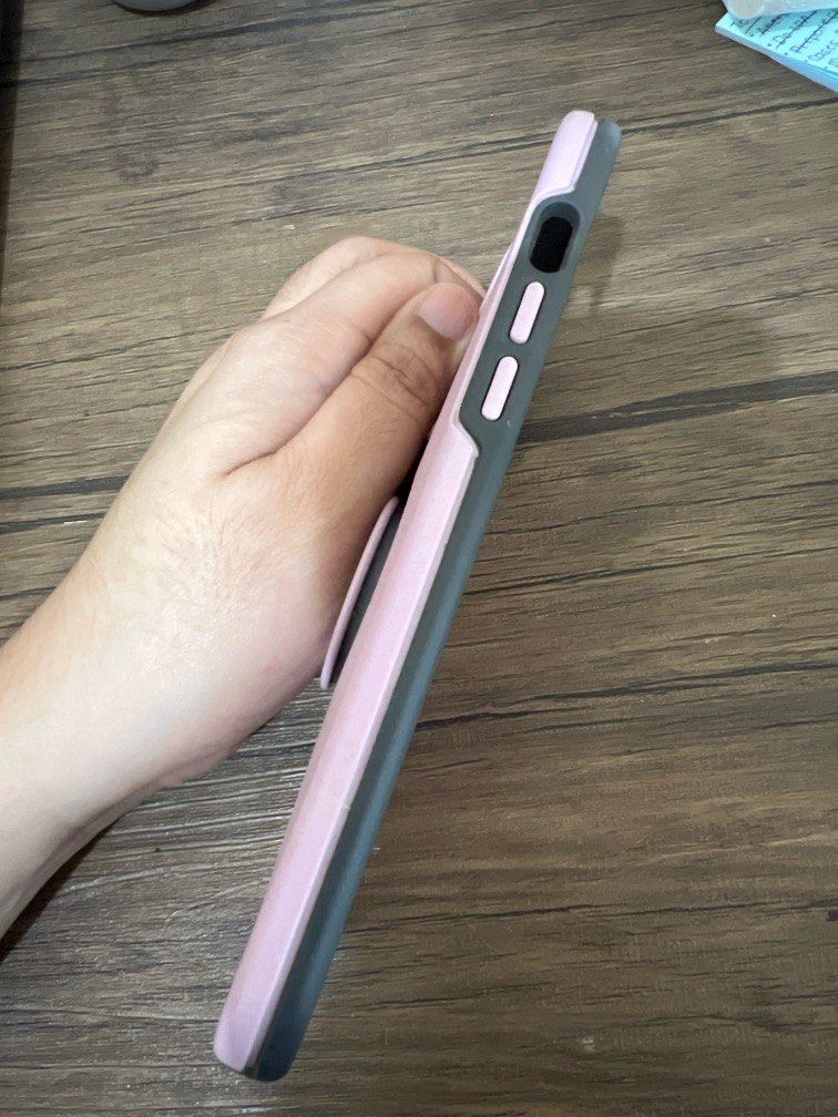 Otterbox Pop case for Iphone 13 Pro Max (Class A) (Category: Cases & Sleeves) located in Rosario. Submitted by prelovedbyengineertoni (Listing ID 1318065659, Image 2). Description: .