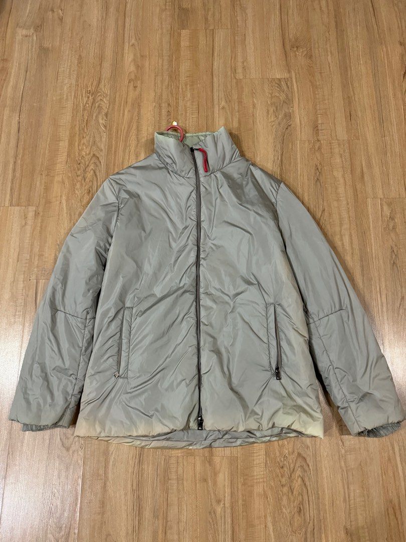 PRADA DOWN JACKET (Category: Apparel) located in Klang. Submitted by houseofgrailed (Listing ID 1318056493, Image 1). Description: 8/10 sunfaded made in Romania x koyak x kotor legit zip opti P25 L30 inci ats .