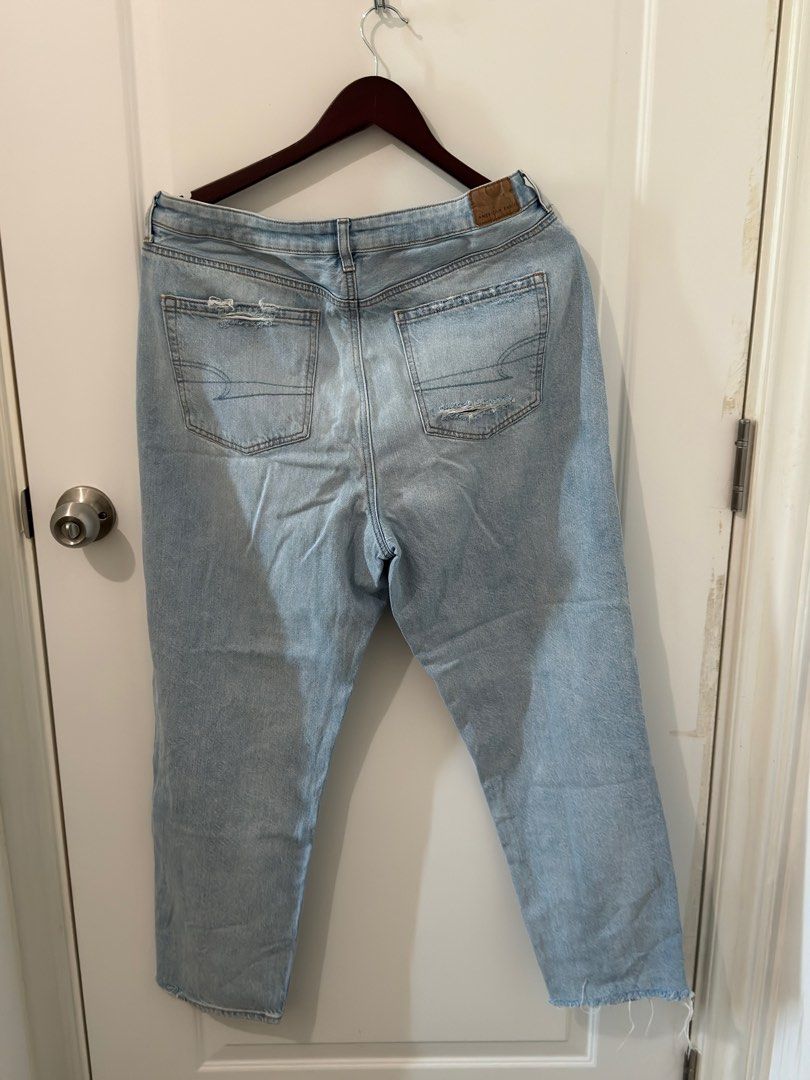 Regular Fit Mom Jeans (Category: Jeans) located in Quezon City. Submitted by nomnomae (Listing ID 1317906488, Image 2). Description: American Eagle Ripped Mom Jeans Just general wear and tear..