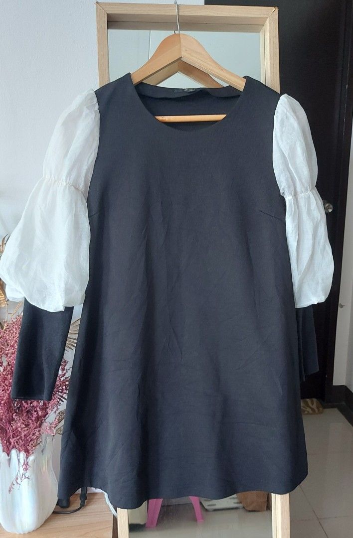Retro Puff Sleeves A-Line Dress Medium (Category: Dresses) located in Davao. Submitted by ayarpyow (Listing ID 1317891168, Image 2). Description: Retro Puff Sleeves A-Line Dress Medium Fits Medium — In good condition. Dress’ Measurements: Bust - 40” Waistline - ” Whole length - 31” For your reference, the model is Small size | 27 waistline | 5’1 height You are purchasing a pre-owned item; thus, please manage your expectations. Please send me a me