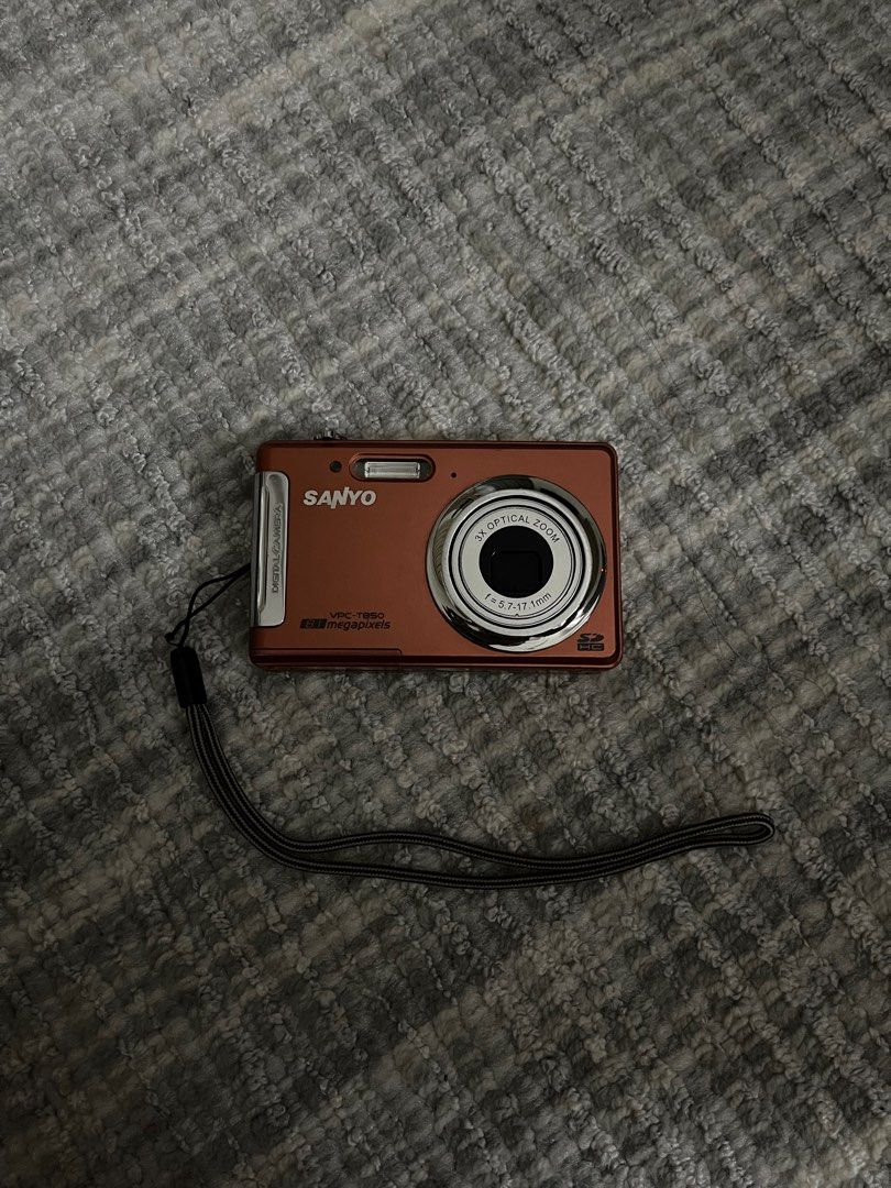 Sanyo VPC-T850 Digital Camera (Category: Cameras) located in Las Pinas. Submitted by biarrsssn (Listing ID 1318060696, Image 1). Description: This digital camera works well with a battery and a charger, but camera is damaged (very blurry)..