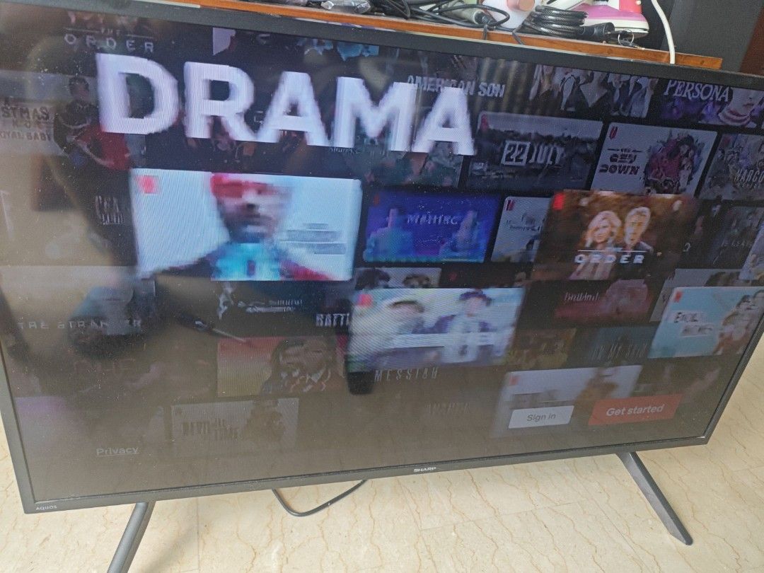 Sharp Aquos TV, 42 inches, 5G WiFi, brandnew remote, fast