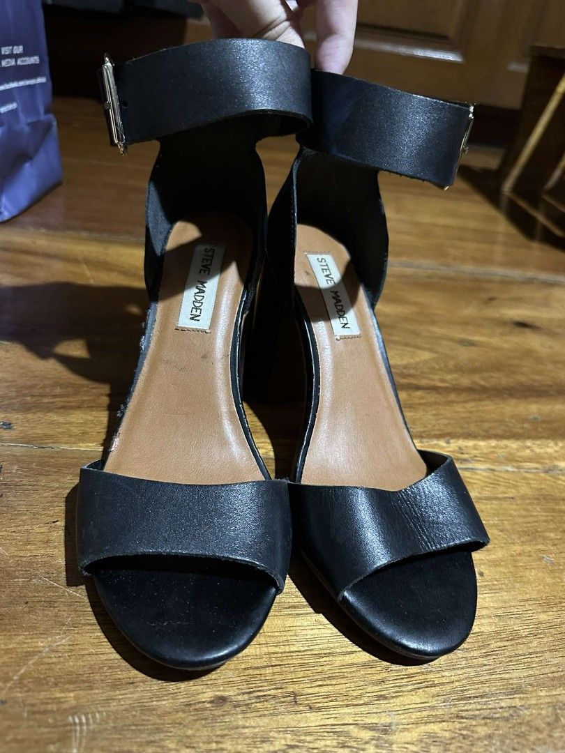Steve Madden (Category: Heels) located in Quezon City. Submitted by offthesehands (Listing ID 1318007345, Image 1). Description: Brand: Steve Madden Color: black Type: sandals Size: 6 US Price: 500php Usage: with signs of use RFS: Decluttering DM if interested | Will only entertain questions related to the item.