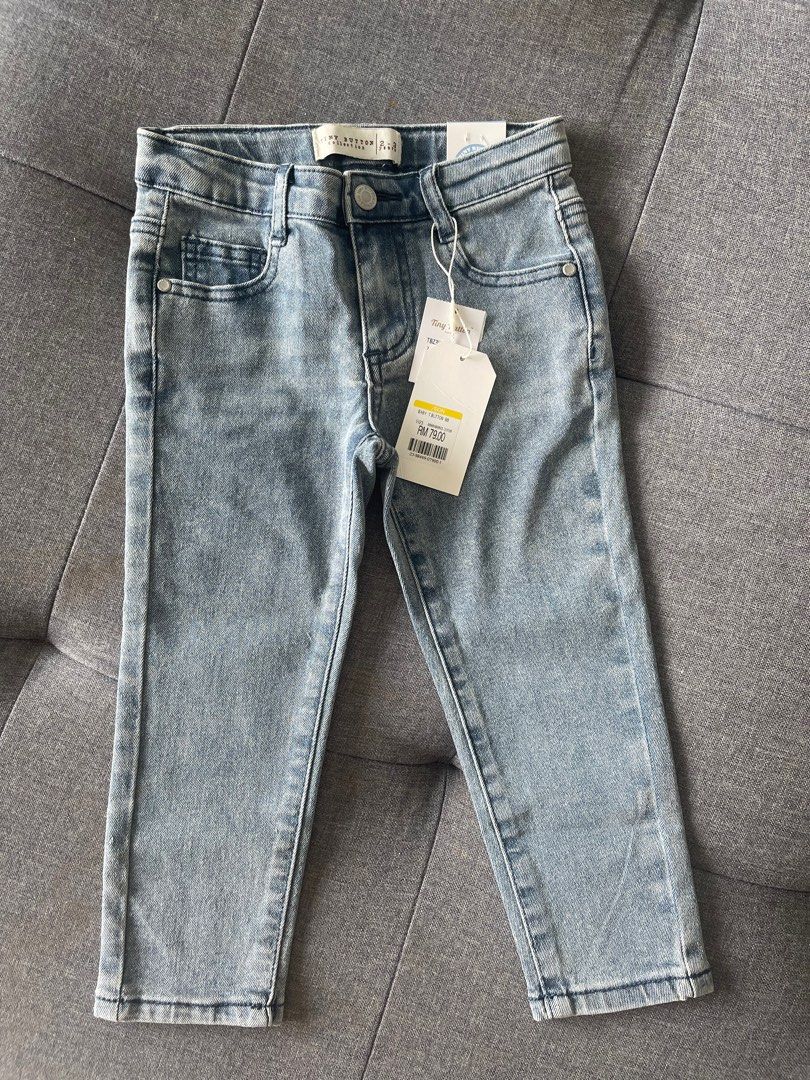 TINY BUTTON JEANS (Category: Babies & Kids Fashion) located in Bangi. Submitted by little2kiddos (Listing ID 1317965004, Image 1). Description: Sizing 2-3 years Sesuai untuk girl / boy New with tag Purchase price Rm79 .