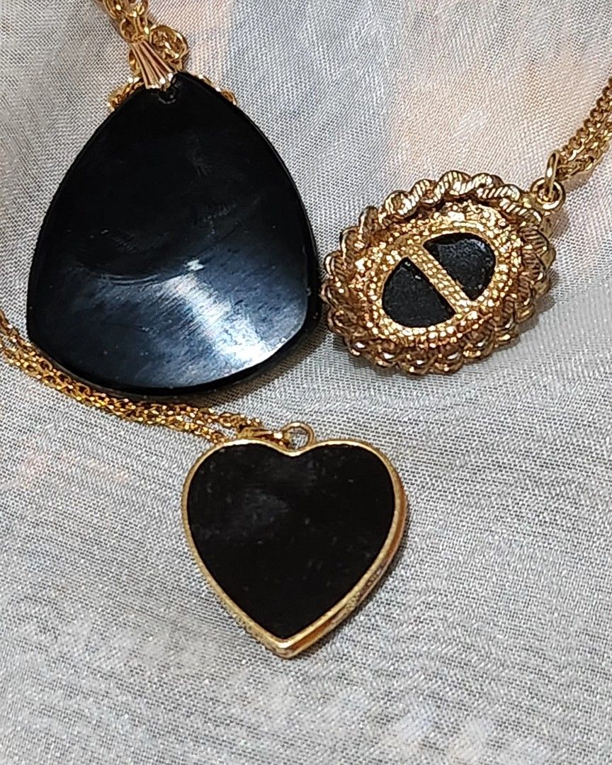 Vintage black and gold pendant necklace Women s Fashion Jewelry Organizers Necklaces on Carousell