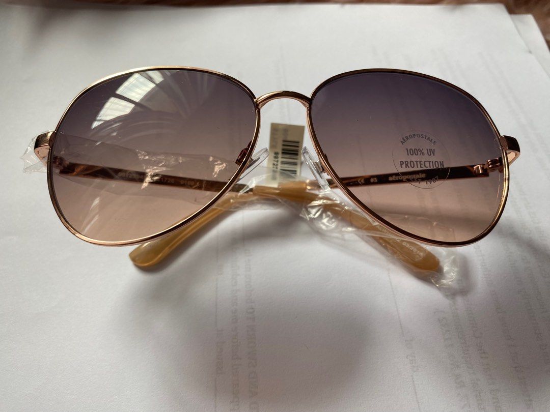 Womens Rosegold Aviator sunglasses (Category: Sunglasses & Eyewear) located in Quezon City. Submitted by goodstuff_4sale (Listing ID 1317895186, Image 2). Description: NEW!! US item Aeropostale womens aviator sunglasses Rosegold meral frame 100% UV protection plastic only, doesnt come with case Gcash grab lalamove jrs j&t.