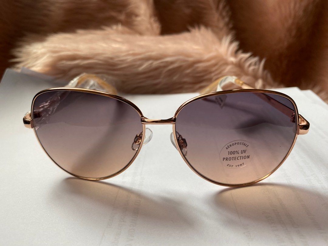 Womens Rosegold Aviator sunglasses (Category: Sunglasses & Eyewear) located in Quezon City. Submitted by goodstuff_4sale (Listing ID 1317895186, Image 3). Description: NEW!! US item Aeropostale womens aviator sunglasses Rosegold meral frame 100% UV protection plastic only, doesnt come with case Gcash grab lalamove jrs j&t.