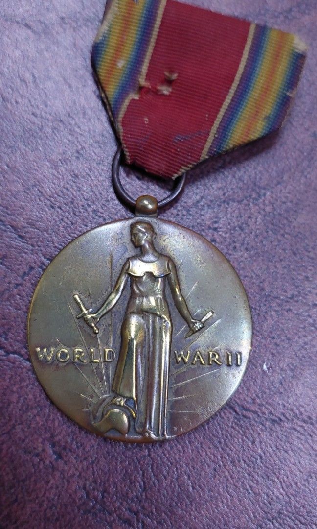 World war 2 pendant (Category: Vintage Collectibles) located in Caloocan City. Submitted by thegreat. (Listing ID 1317882387, Image 1). Description: collectible item 1941 1945 united state of america.