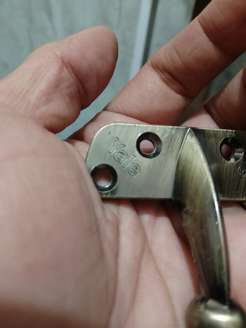 yale door lock (Category: Locks, Doors & Gates) located in Manila. Submitted by delosoryan29536 (Listing ID 1318032201, Image 2). Description: .
