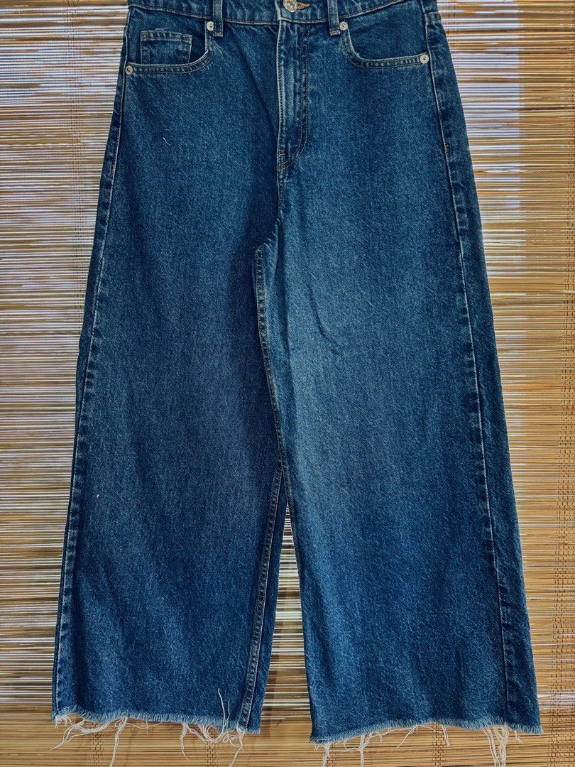 Zara HW Wide Leg Pants (Category: Jeans) located in Angeles City. Submitted by car3ss (Listing ID 1317929291, Image 2). Description: Zara HW Wide Leg Pants Excellent condition ✨ very nice in actual Color is denim blue EU 36 on tag Dimensions- refer to photo.