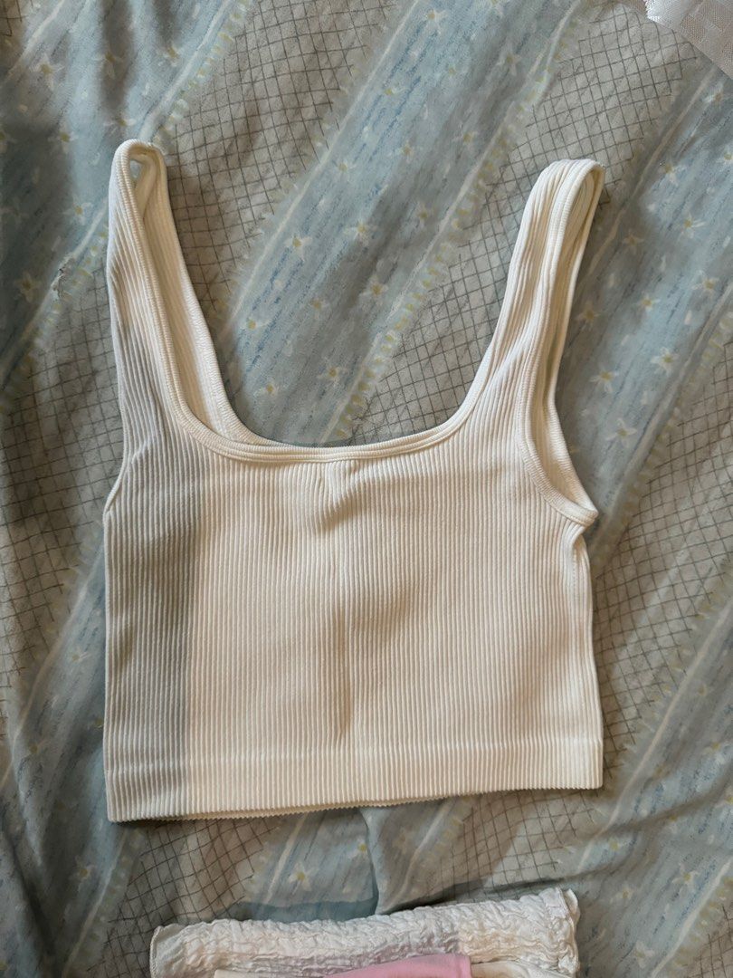 ZARA white tank top sleeveless (Category: Sleeveless) located in Manila. Submitted by mariedln (Listing ID 1317947200, Image 2). Description: RFS: declutter.