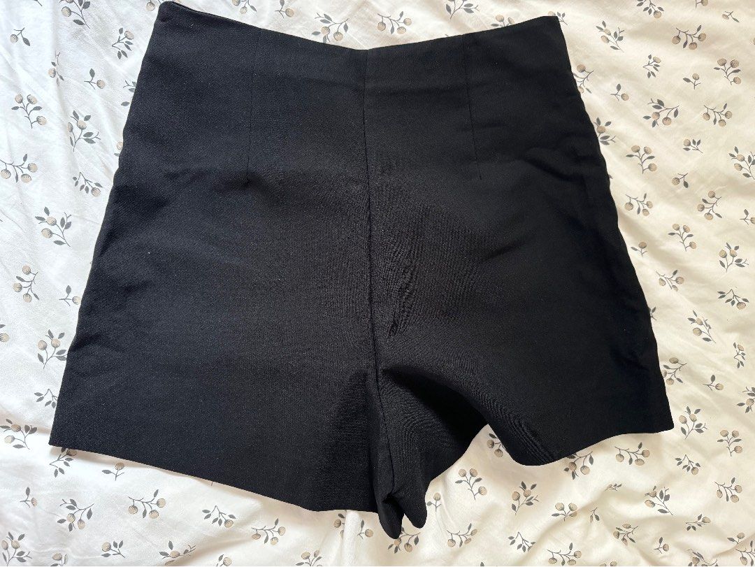 ZARA Wrap Skort (Category: Skirts) located in Manila. Submitted by shopcutecollectibles (Listing ID 1318034487, Image 3). Description: BNWT ZARA WRAP SKORT Size: XS Color: Black Php 1,400 php (SRP 1,995 php) High-waisted skort. Front false welt pockets. Pareo style self overlay. Side hidden in-seam zip closure..