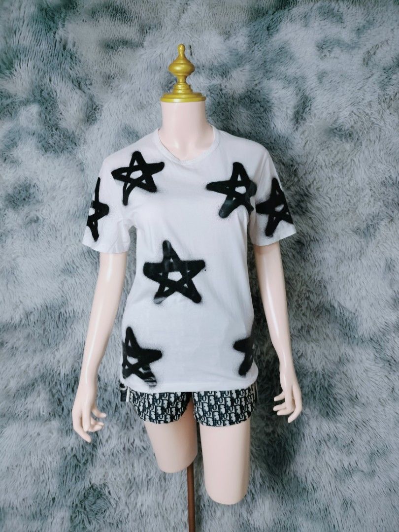 Acne Studios Eddy Symbol Star Tee (Category: Luxury Apparel) located in Rosales. Submitted by simplebyx.ph (Listing ID 1322867588, Image 1). Description: Acne Studios Eddy Symbol Star Tee __________________ Size: small on tag (unisex) Width: 18 Length: 26 Shoulder: 16.5 Sleeve: 8.5 (Measured by inches) Issue: None (Colors may vary due to lighting) 9.5/10 | Condition Hand wash & Clean☑ Price: 1250 "See all Slides n Check the Beautiful Piece" ALL I