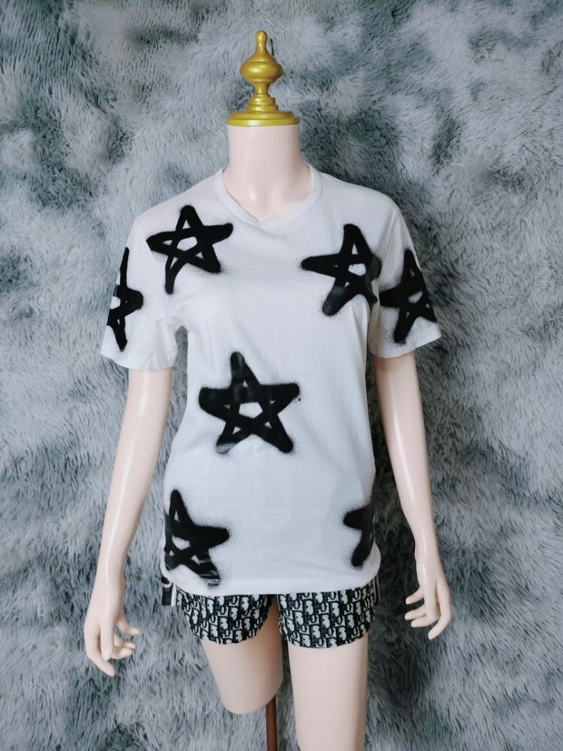 Acne Studios Eddy Symbol Star Tee (Category: Luxury Apparel) located in Rosales. Submitted by simplebyx.ph (Listing ID 1322867588, Image 2). Description: Acne Studios Eddy Symbol Star Tee __________________ Size: small on tag (unisex) Width: 18 Length: 26 Shoulder: 16.5 Sleeve: 8.5 (Measured by inches) Issue: None (Colors may vary due to lighting) 9.5/10 | Condition Hand wash & Clean☑ Price: 1250 "See all Slides n Check the Beautiful Piece" ALL I