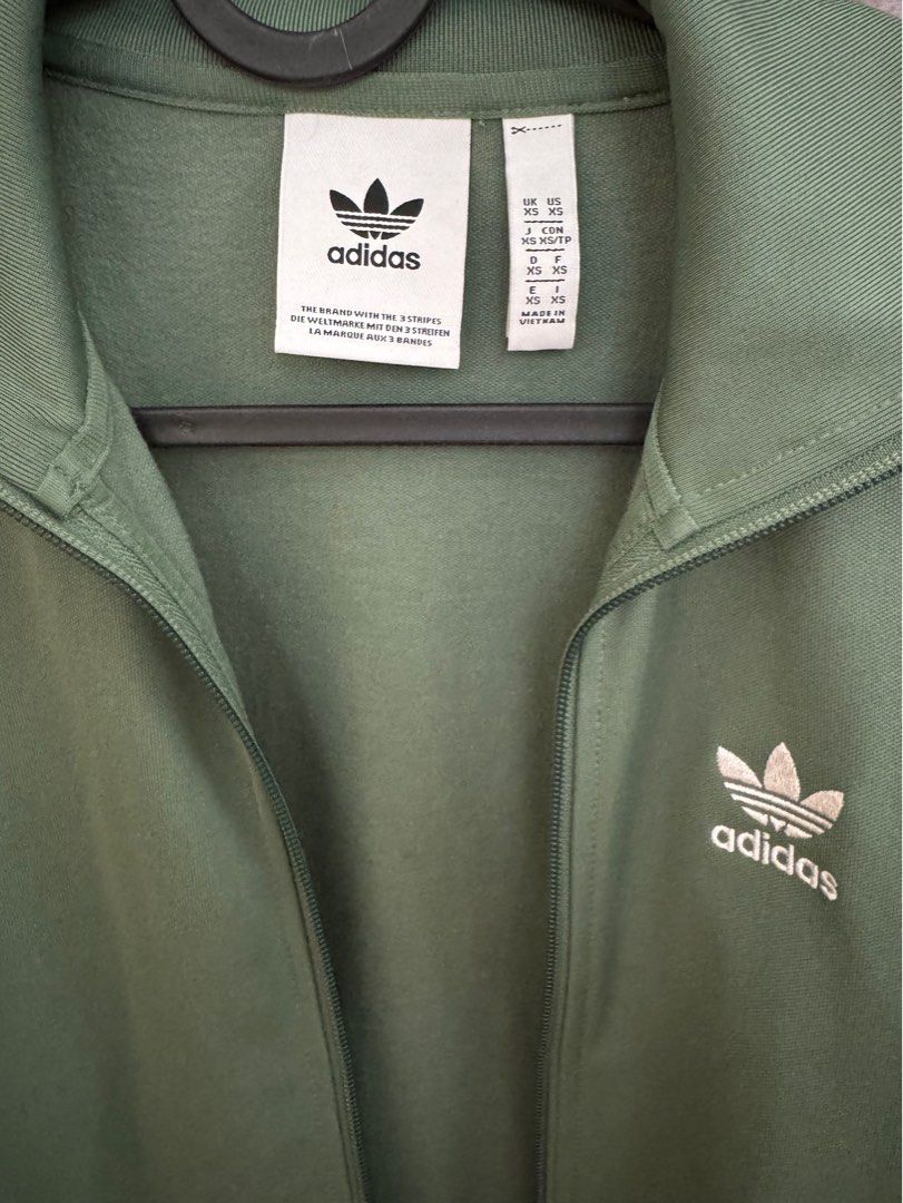 Adidas Tracksuit Sage, Fesyen Wanita, Pakaian Wanita, Baju Luaran di  Carousell